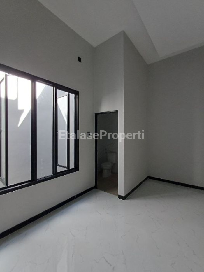 Foto properti Dijual Rumah Baru Gress 2 Lantai Gunung Anyar 2