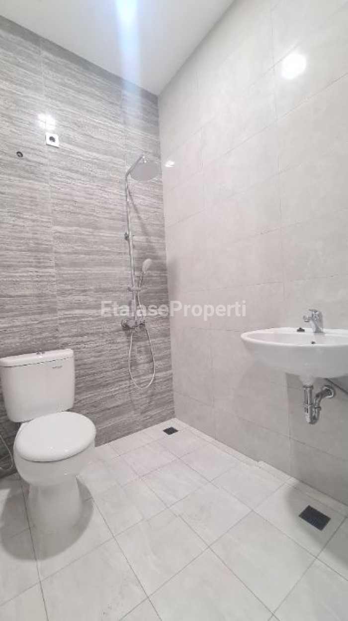 Foto properti RUMAH BARU GRESS 2 LANTAI MANYAR JAYA 3