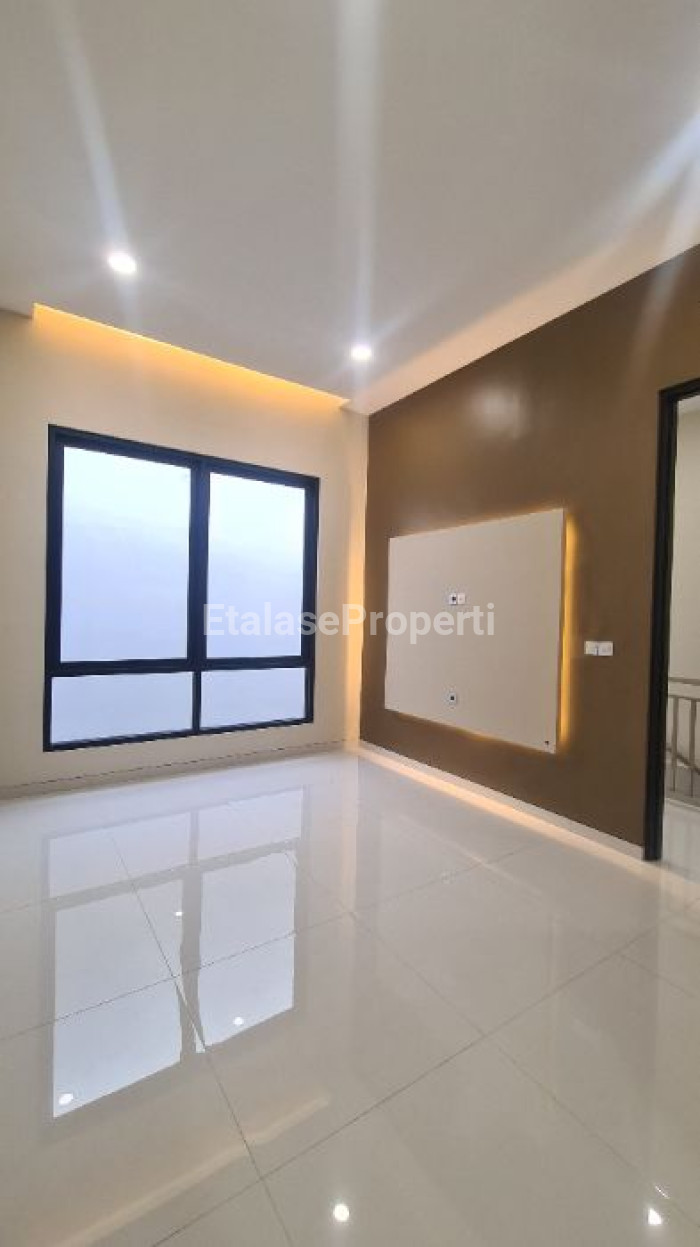 Foto properti RUMAH BARU GRESS 2 LANTAI MANYAR JAYA 9