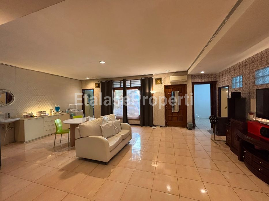 Foto properti Dijual Rumah Di Tengah Kota Dekat Ambengan 1