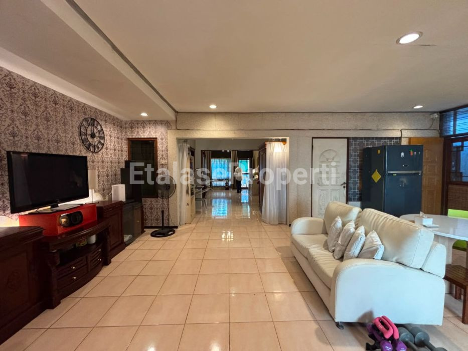Foto properti Dijual Rumah Di Tengah Kota Dekat Ambengan 2