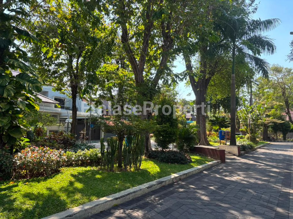 Foto properti Dijual Rumah Di Tengah Kota Dekat Ambengan 4