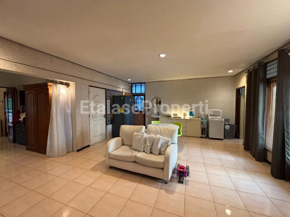 Foto properti Dijual Rumah Di Tengah Kota Dekat Ambengan 6