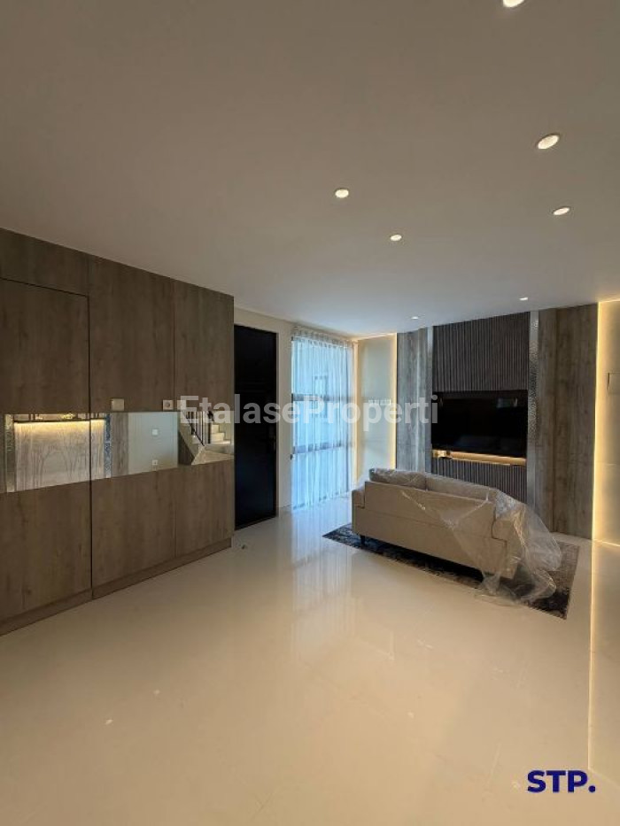 Foto properti BEST DEAL - Rumah Pakuwon City Cluster Grand Island Suvadiva Furnished Interior 2