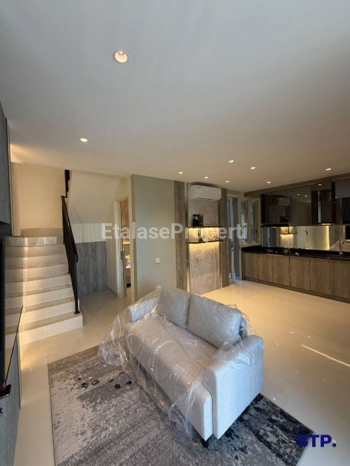 Foto properti BEST DEAL - Rumah Pakuwon City Cluster Grand Island Suvadiva Furnished Interior 3