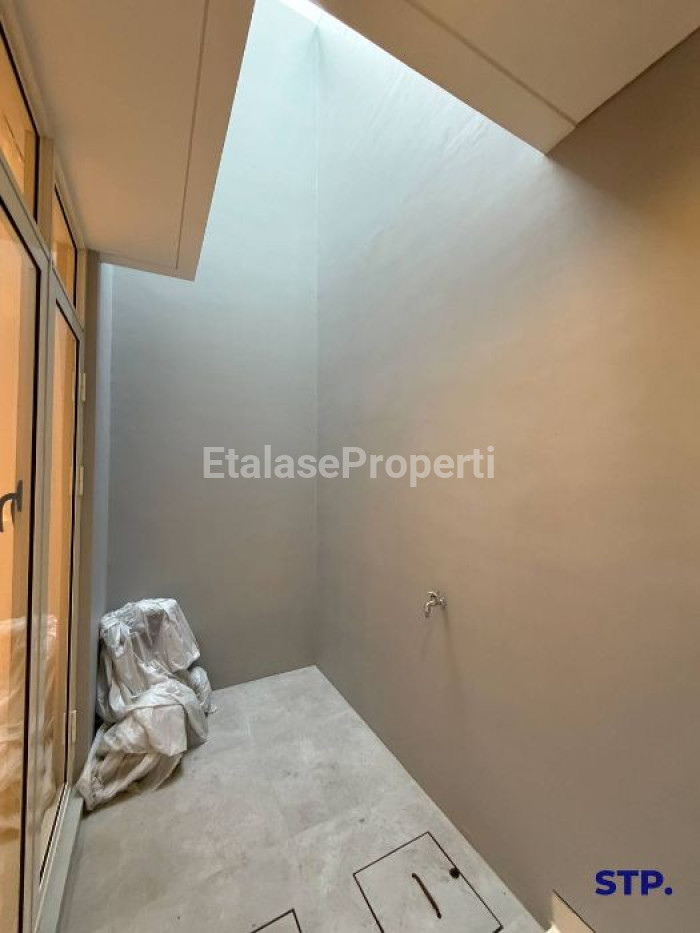 Foto properti BEST DEAL - Rumah Pakuwon City Cluster Grand Island Suvadiva Furnished Interior 5