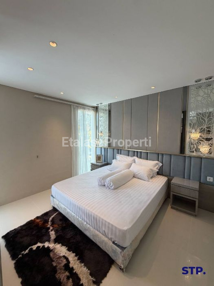 Foto properti BEST DEAL - Rumah Pakuwon City Cluster Grand Island Suvadiva Furnished Interior 7
