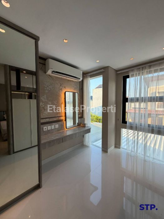 Foto properti BEST DEAL - Rumah Pakuwon City Cluster Grand Island Suvadiva Furnished Interior 9