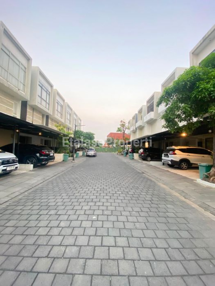 Foto properti Dijual Rumah Graha Natura Blok Depan Dekat Citraland 10