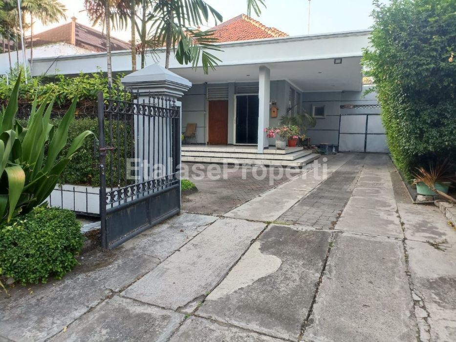 Foto properti Rumah Tinggal / Usaha Siap Pakai Di Jalan Kapuas 1