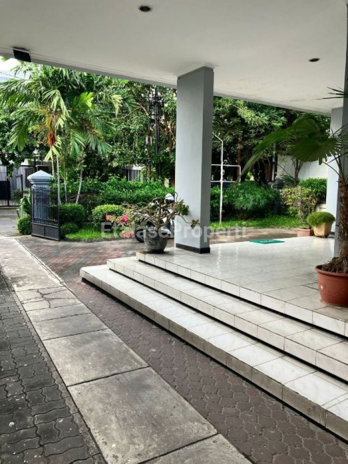Foto properti Rumah Tinggal / Usaha Siap Pakai Di Jalan Kapuas 2