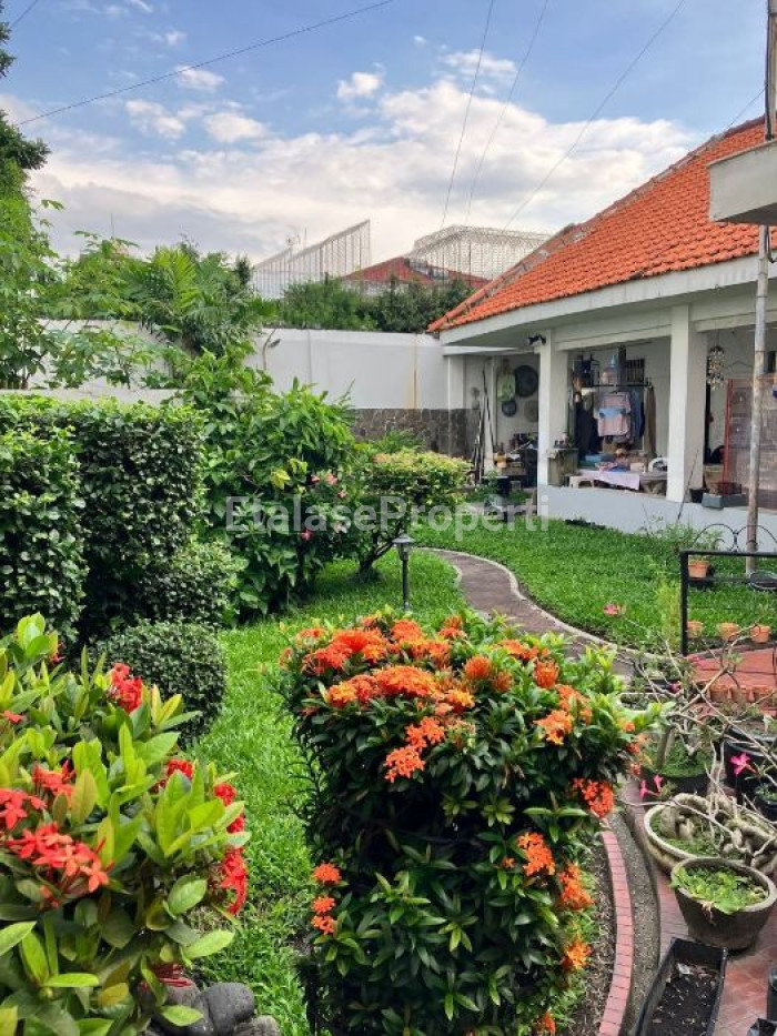 Foto properti Rumah Tinggal / Usaha Siap Pakai Di Jalan Kapuas 3