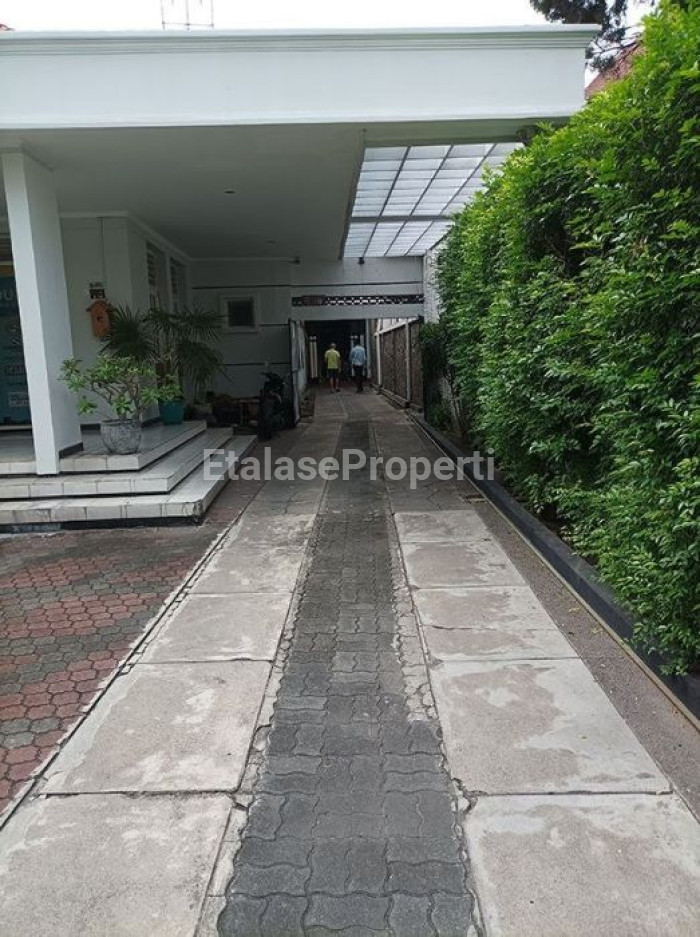 Foto properti Rumah Tinggal / Usaha Siap Pakai Di Jalan Kapuas 4