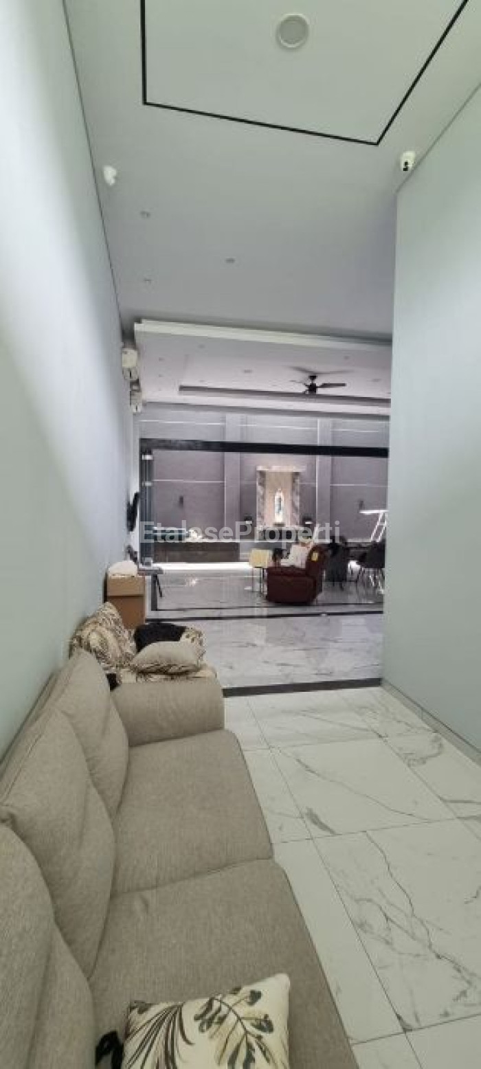 Foto properti Dijual Rumah Modern Split Level Di Citraland Waterfront Semi Furnished 2