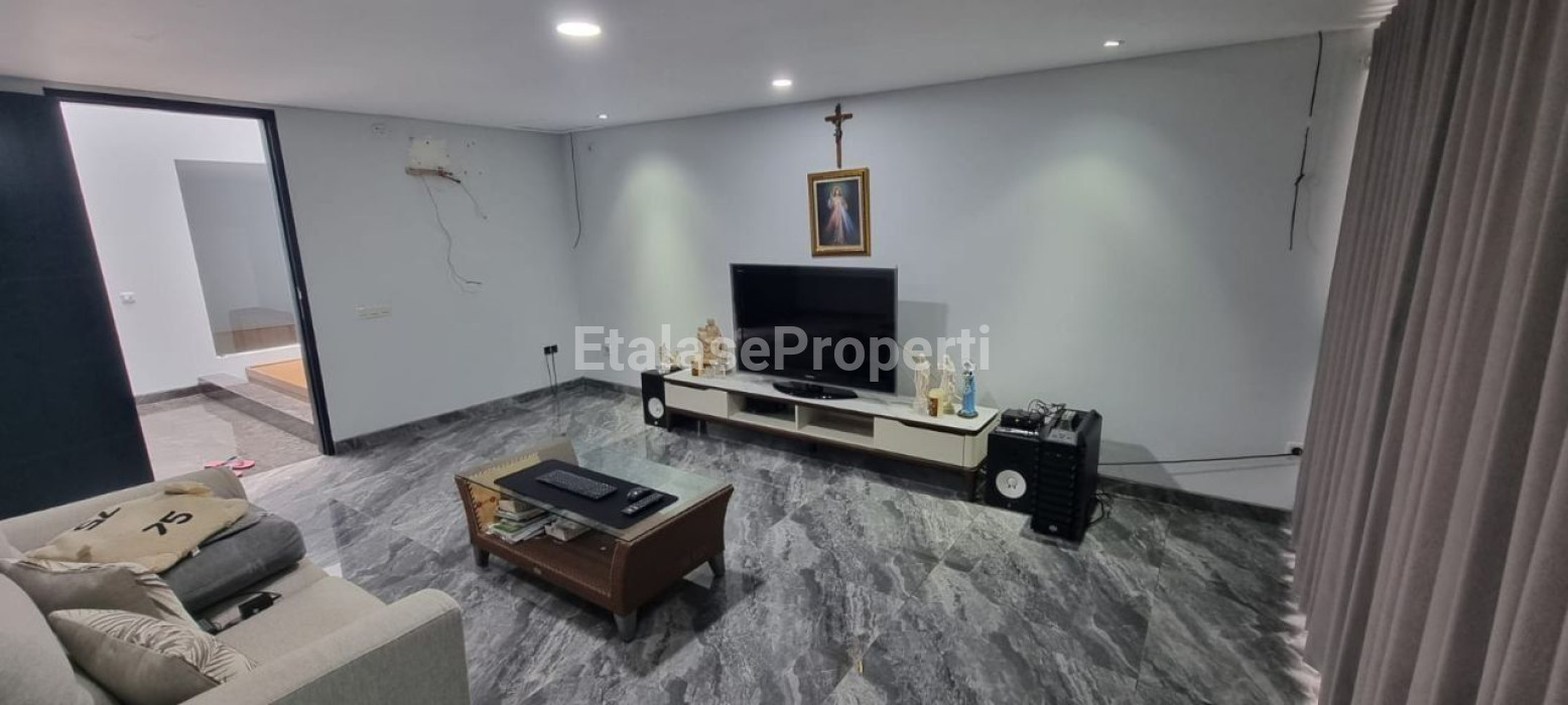 Foto properti Dijual Rumah Modern Split Level Di Citraland Waterfront Semi Furnished 4