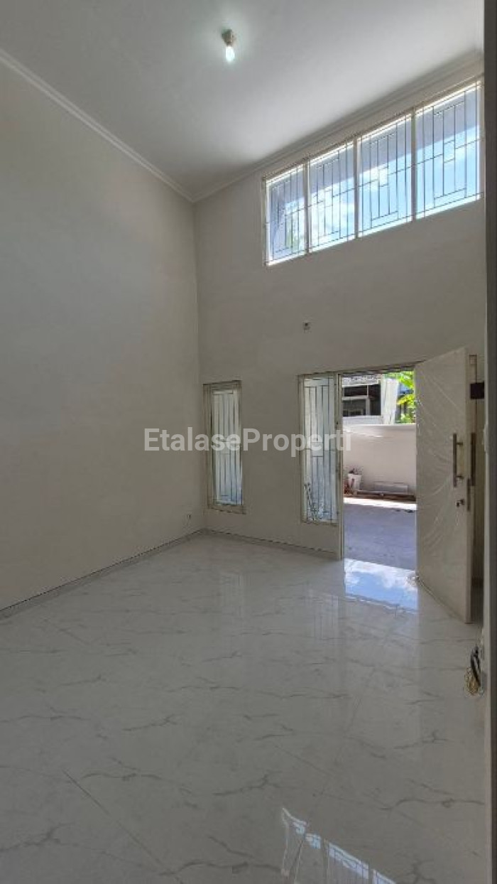 Foto properti Rumah Renovasi Total Siap Huni Di Grand Semanggi Residence Surabaya 2