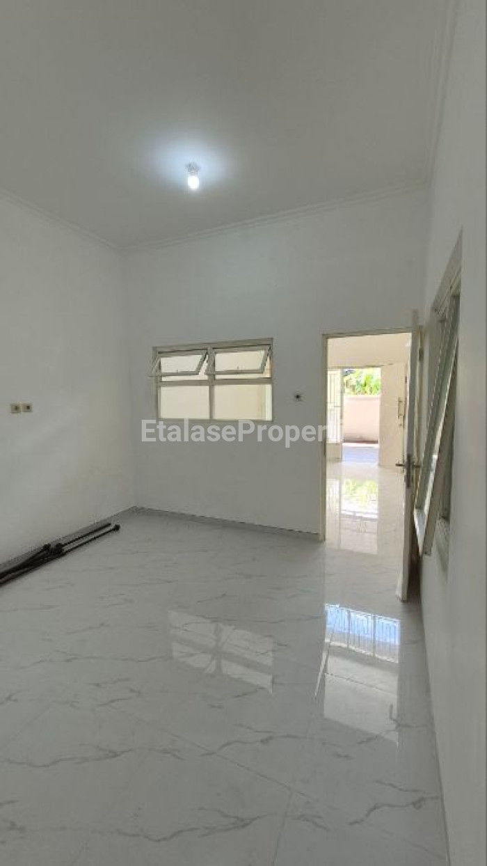 Foto properti Rumah Renovasi Total Siap Huni Di Grand Semanggi Residence Surabaya 3
