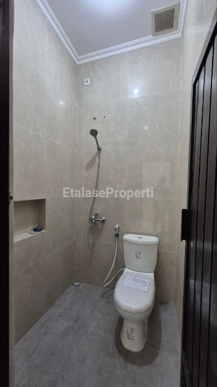 Foto properti Rumah Renovasi Total Siap Huni Di Grand Semanggi Residence Surabaya 8