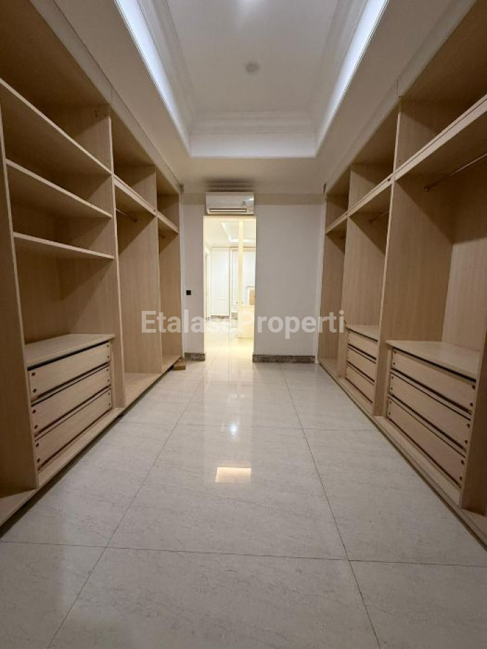 Foto properti DIJUAL RUMAH SIAP HUNI DI GRAHA FAMILY, SURABAYA BARAT 6