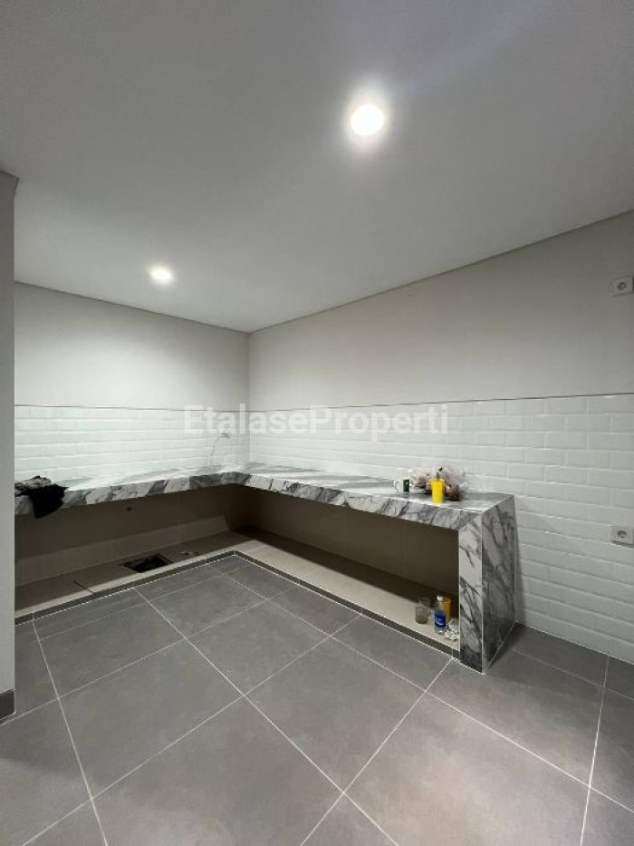 Foto properti DIJUAL RUMAH GRESS GRAHA FAMILY, SURABAYA BARAT 2
