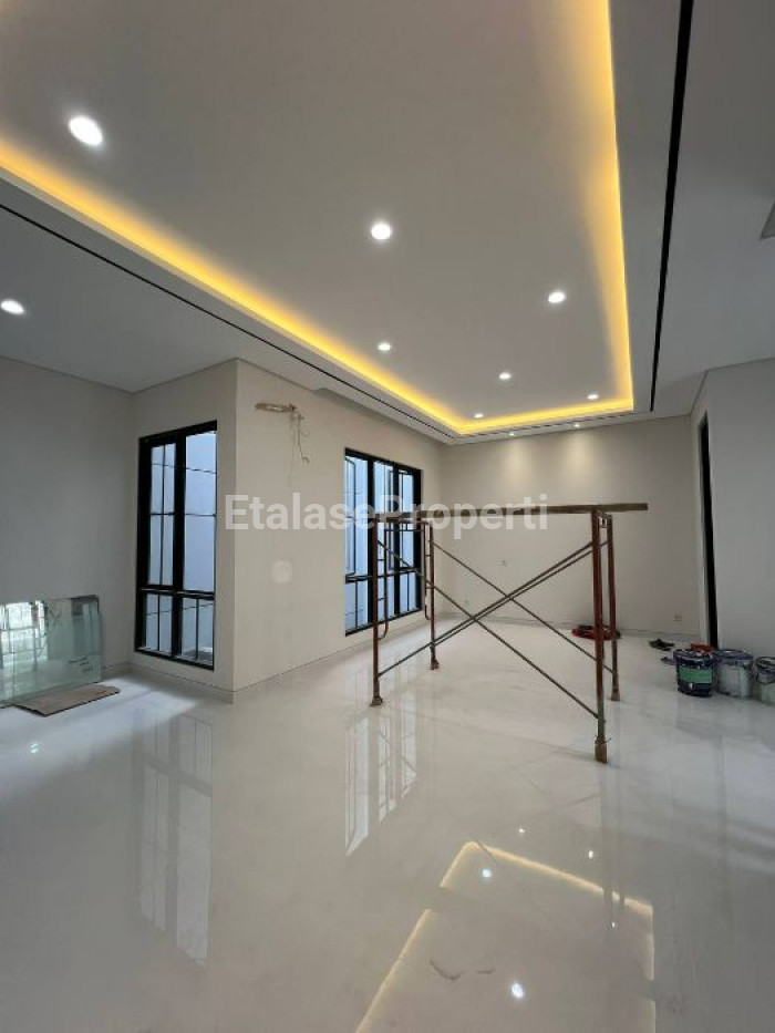 Foto properti DIJUAL RUMAH GRESS GRAHA FAMILY, SURABAYA BARAT 6