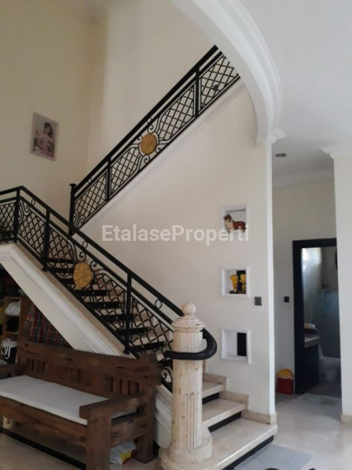 Foto properti DIJUAL RUMAH SIAP HUNI DI GRAHA FAMILY, SURABAYA BARAT 2