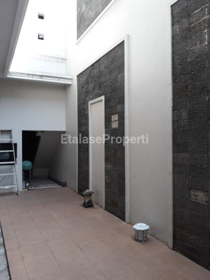 Foto properti DIJUAL RUMAH SIAP HUNI DI GRAHA FAMILY, SURABAYA BARAT 4
