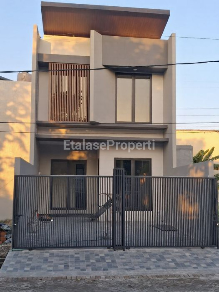 Foto properti Dijual Rumah Baru Gress Di Manyar Dekat Galaxy Mall 1