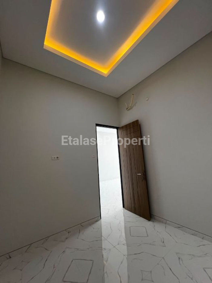 Foto properti JARANG ADA! Dijual Rumah Baru 1 Lantai Nirwana Eksekutif Wonorejo Permai Selatan 3