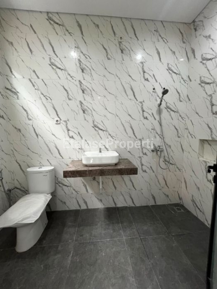 Foto properti JARANG ADA! Dijual Rumah Baru 1 Lantai Nirwana Eksekutif Wonorejo Permai Selatan 8