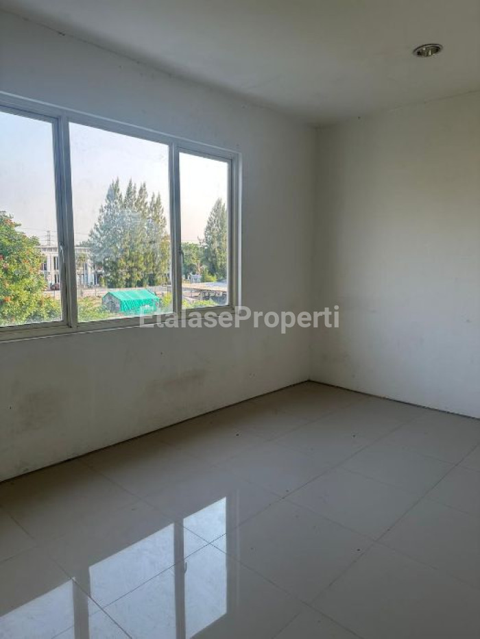 Foto properti DIJUAL Rumah 3 Lantai  Forest Mansion Siap Huni 2