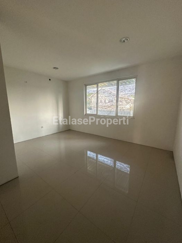 Foto properti DIJUAL Rumah 3 Lantai  Forest Mansion Siap Huni 4