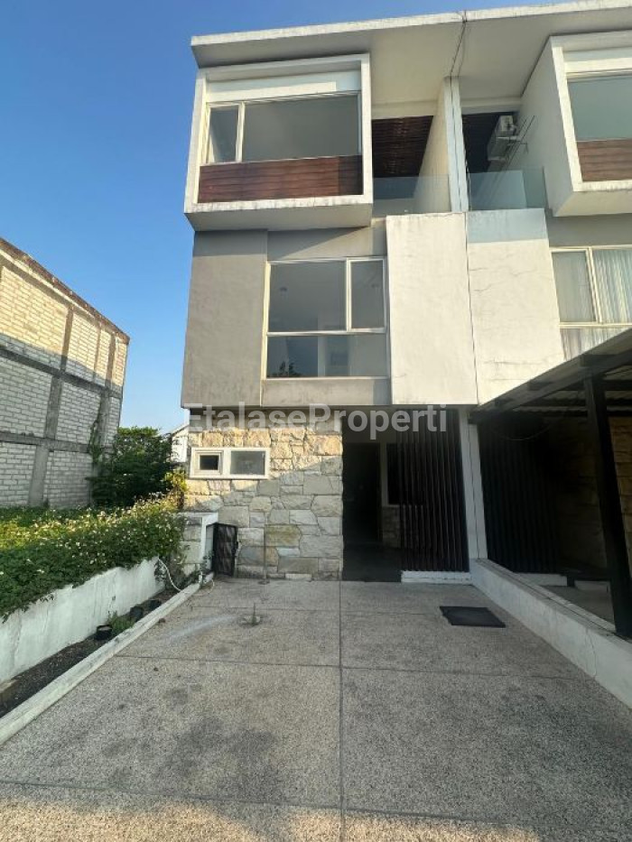 Foto properti DIJUAL Rumah 3 Lantai  Forest Mansion Siap Huni 1
