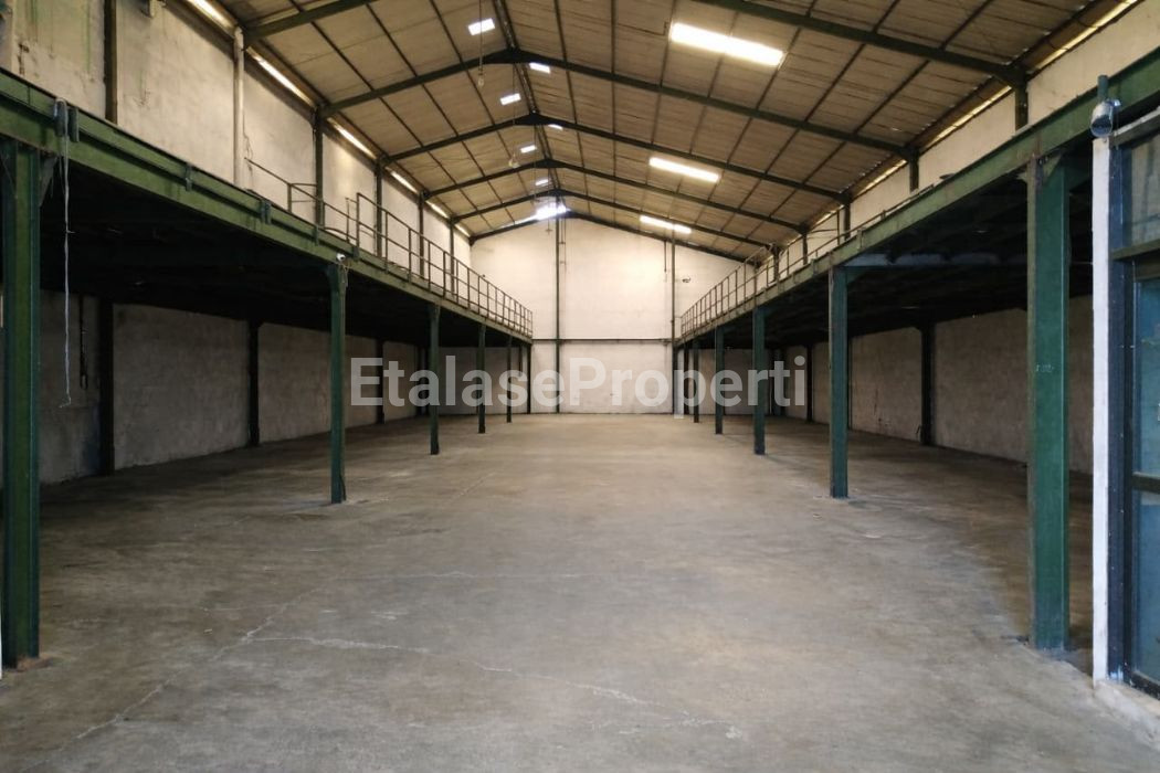 Foto properti Di JUAL GUDANG  Dekat +/- 150 M  Ke Jln Raya Manukan Wetan 1
