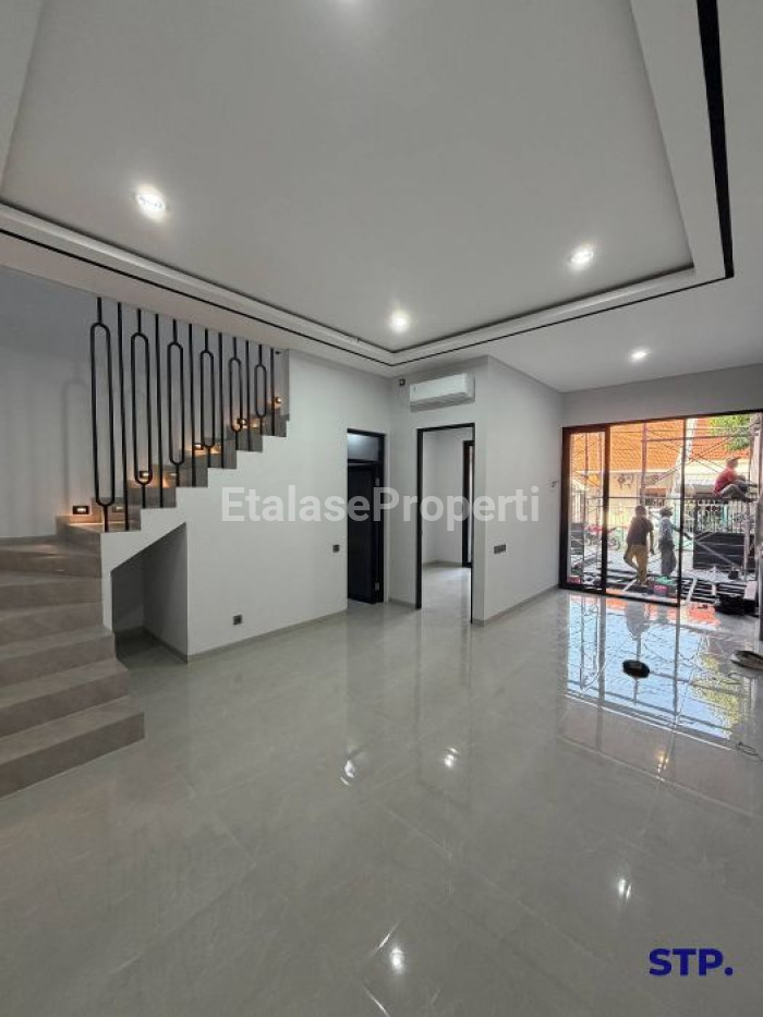 Foto properti Sisa 1 Unit - Rumah Baru Modern Kontemporer Di Manyar Tirtoasri 2