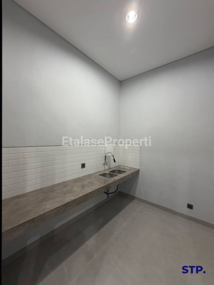 Foto properti Sisa 1 Unit - Rumah Baru Modern Kontemporer Di Manyar Tirtoasri 6
