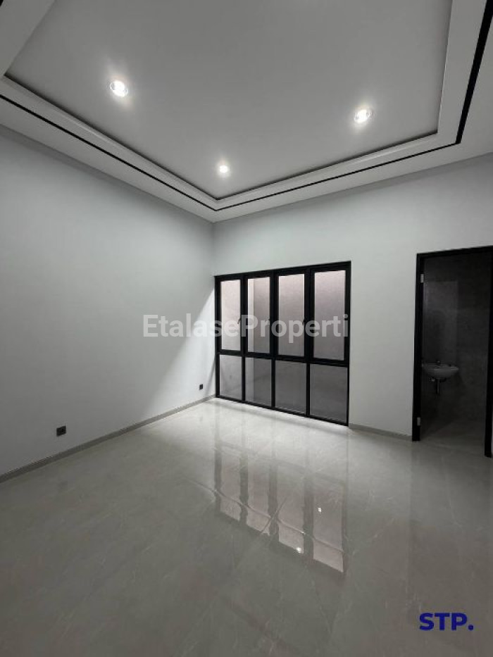 Foto properti Sisa 1 Unit - Rumah Baru Modern Kontemporer Di Manyar Tirtoasri 7
