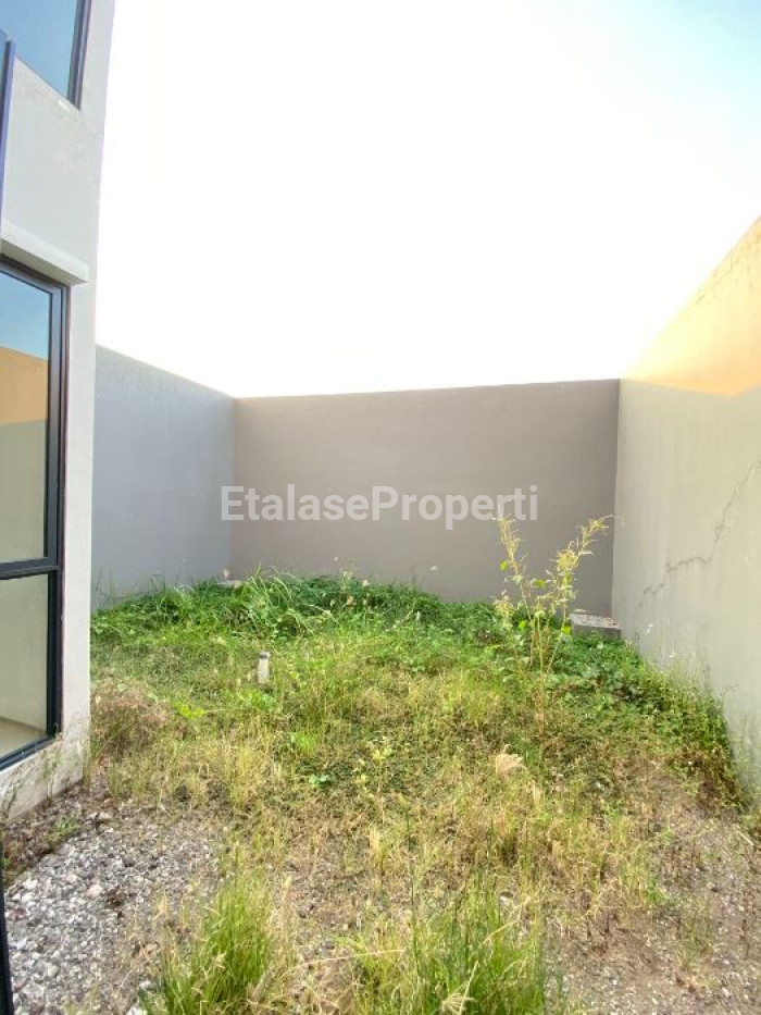 Foto properti Rumah Baru Japandi Scandinavian Di Amesta Living Surabaya 6