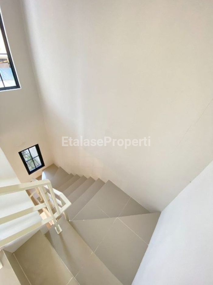 Foto properti Rumah Baru Japandi Scandinavian Di Amesta Living Surabaya 7