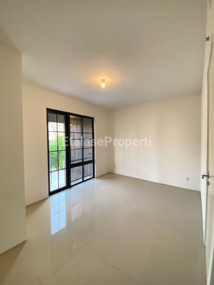 Foto properti Rumah Baru Japandi Scandinavian Di Amesta Living Surabaya 9