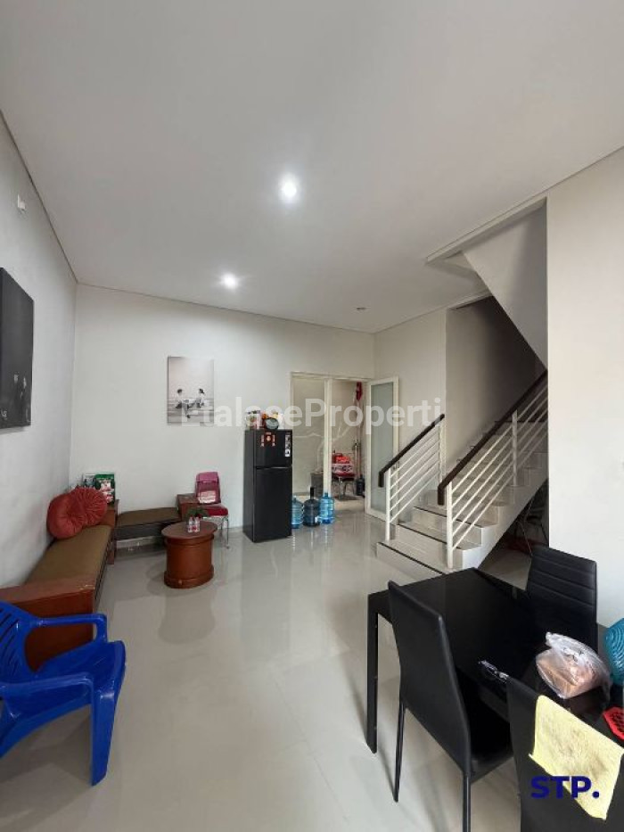 Foto properti Rumah Siap Huni 2 Lantai Di Bhaskara Mulyosari Surabaya 3