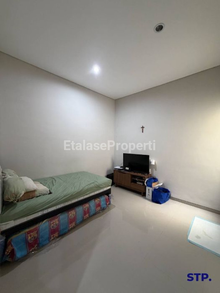 Foto properti Rumah Siap Huni 2 Lantai Di Bhaskara Mulyosari Surabaya 8