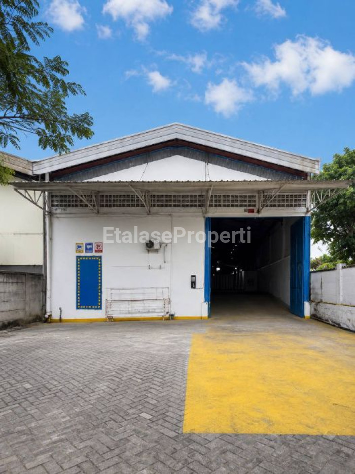 Foto properti Gudang Siap Pakai Dengan Lift Barang Di Margomulyo Indah Surabaya 1
