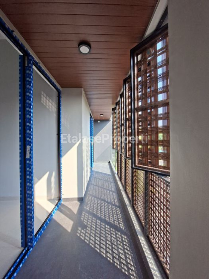 Foto properti Rumah Mewah 2,5 Lantai Split Level Di Bukit Golf International Citraland Surabaya 10