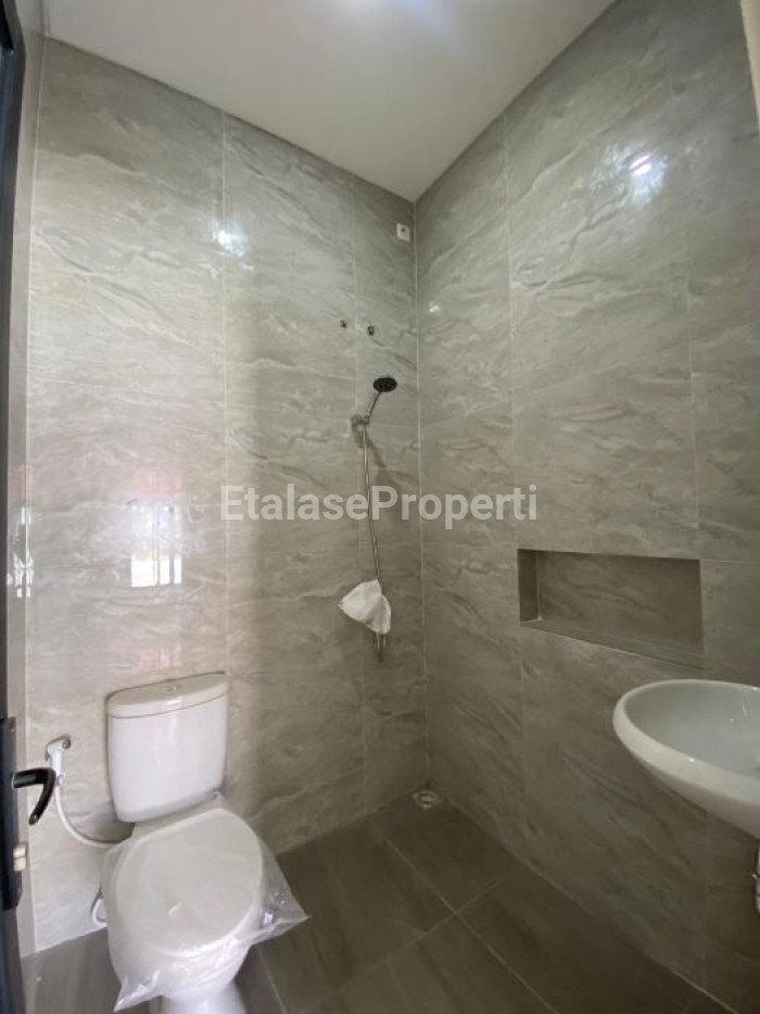 Foto properti Dijual Rumah Baru Di Rungkut Mapan Tengah 9