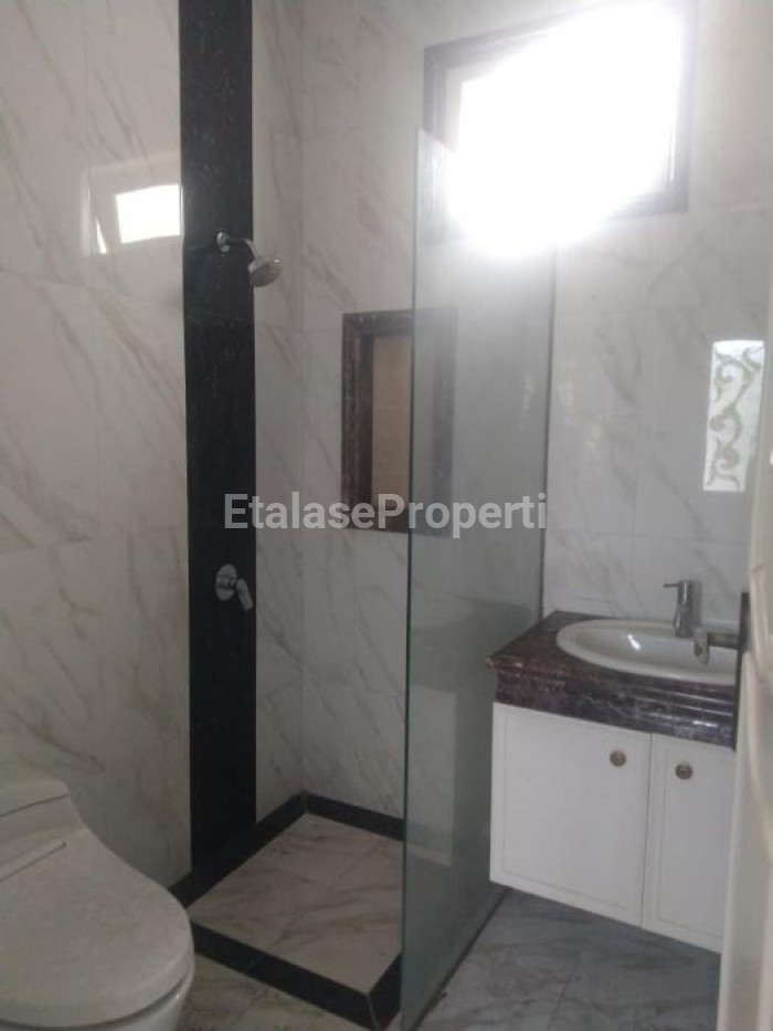 Foto properti Dijual Rumah Mewah Pakuwon City Villa Royal SBY Timur Dkt East Coast 8