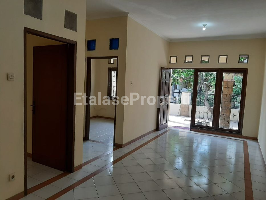 Foto properti Dijual Rumah  Babatan Pratama 4