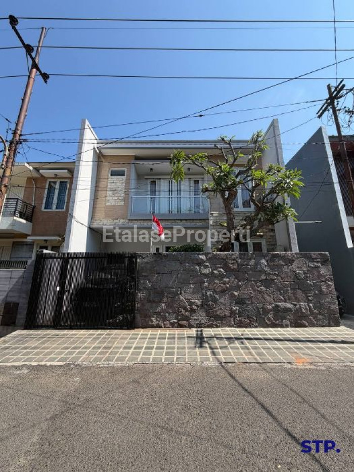 Foto properti Rumah Siap Huni Di Wisma Permai Barat Semi-furnished 1