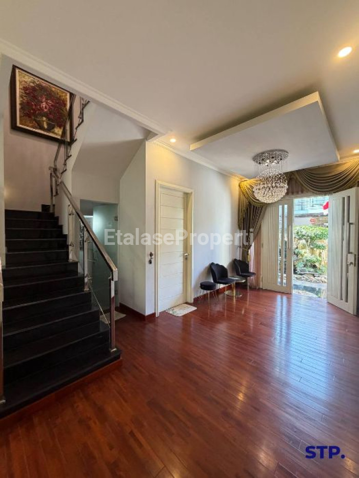 Foto properti Rumah Siap Huni Di Wisma Permai Barat Semi-furnished 2