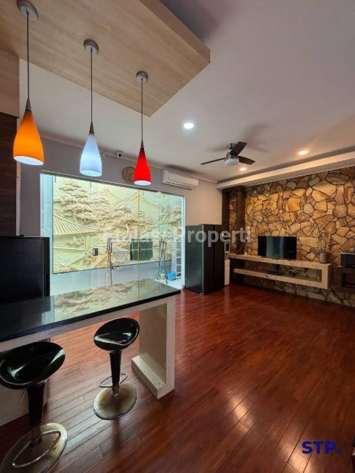 Foto properti Rumah Siap Huni Di Wisma Permai Barat Semi-furnished 3
